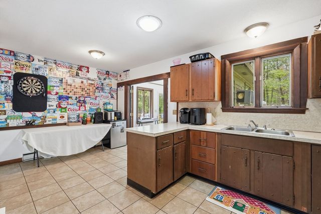 390 State St, Amherst, MA 01002