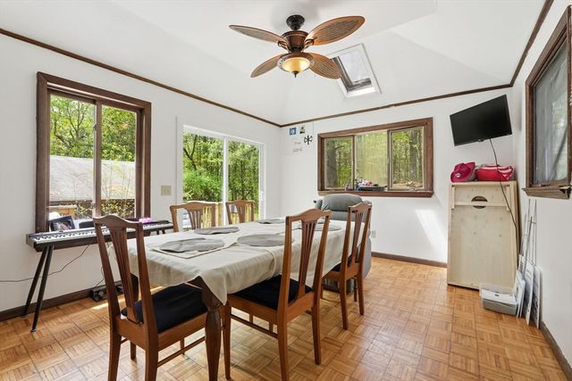 390 State St, Amherst, MA 01002