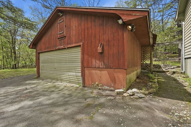 390 State St, Amherst, MA 01002