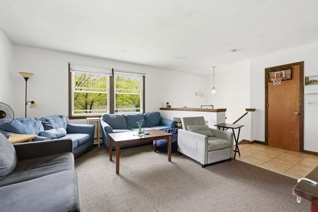 390 State St, Amherst, MA 01002