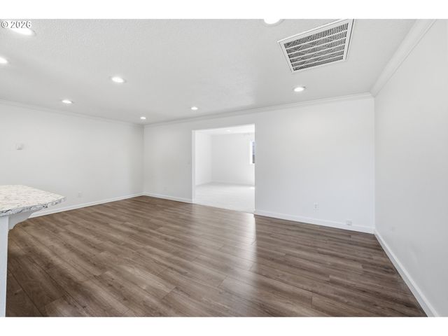 196 MANBRIN Dr N, Keizer, OR 97303