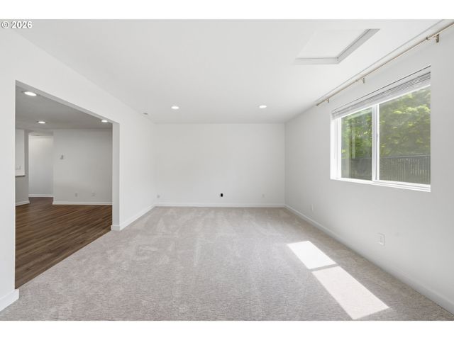 196 MANBRIN Dr N, Keizer, OR 97303