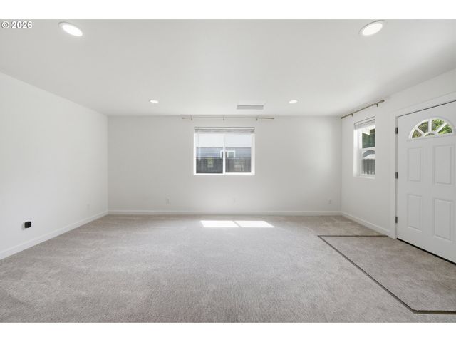 196 MANBRIN Dr N, Keizer, OR 97303