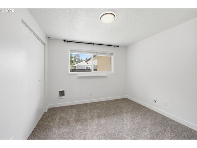 196 MANBRIN Dr N, Keizer, OR 97303