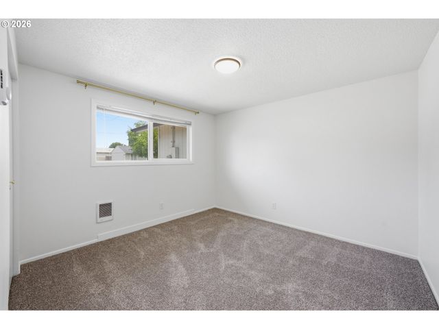 196 MANBRIN Dr N, Keizer, OR 97303
