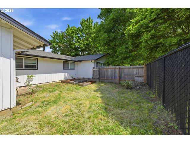 196 MANBRIN Dr N, Keizer, OR 97303