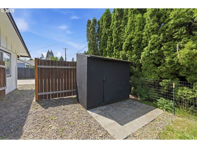 196 MANBRIN Dr N, Keizer, OR 97303