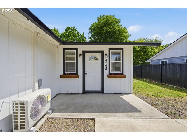 196 MANBRIN Dr N, Keizer, OR 97303