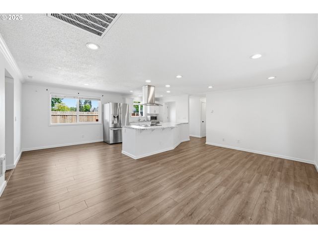 196 MANBRIN Dr N, Keizer, OR 97303
