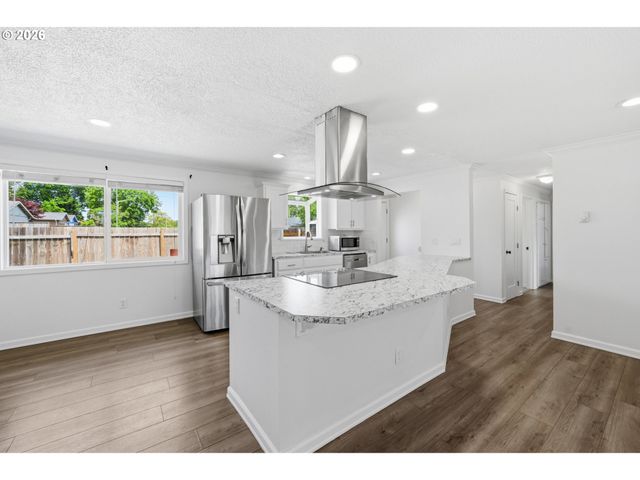 196 MANBRIN Dr N, Keizer, OR 97303