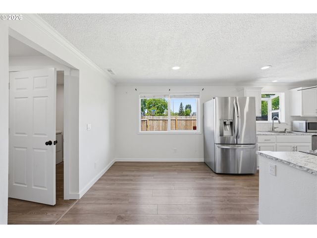 196 MANBRIN Dr N, Keizer, OR 97303