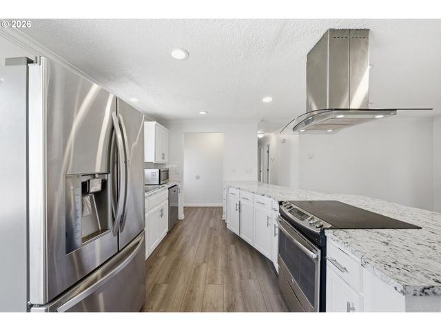 196 MANBRIN Dr N, Keizer, OR 97303