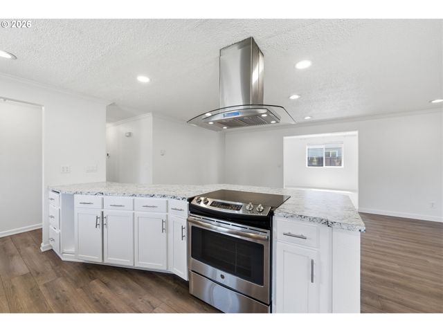 196 MANBRIN Dr N, Keizer, OR 97303