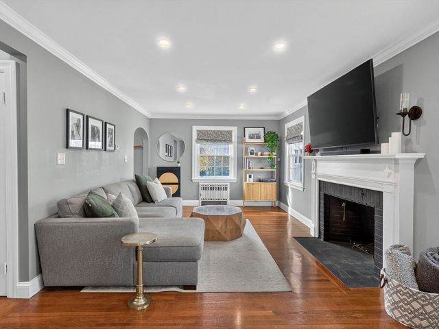 37 Rangeley St, Boston, MA 02124