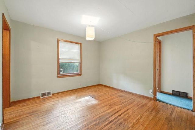 6398 Osman Avenue N, Oak Park Heights, MN 55082