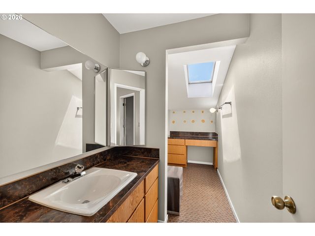 9945 Sw 170TH Ave, Beaverton, OR 97007