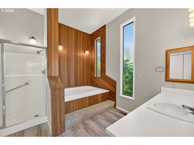 9945 Sw 170TH Ave, Beaverton, OR 97007