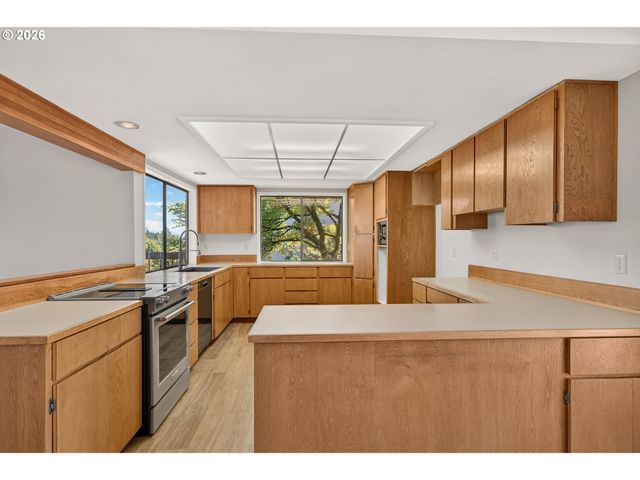 9945 Sw 170TH Ave, Beaverton, OR 97007