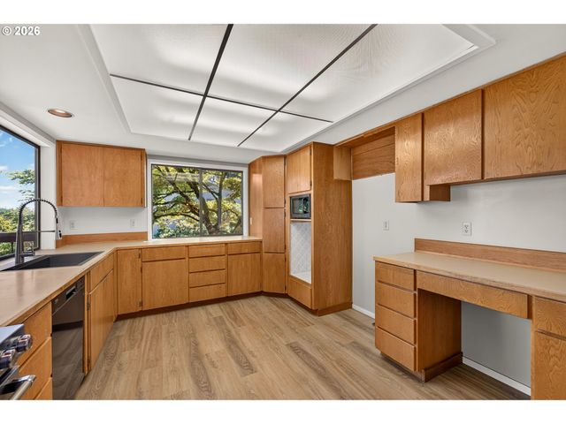 9945 Sw 170TH Ave, Beaverton, OR 97007