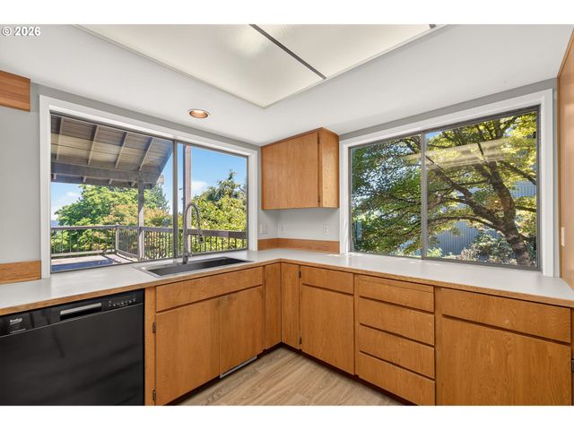 9945 Sw 170TH Ave, Beaverton, OR 97007