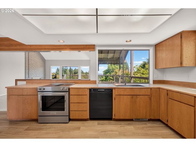 9945 Sw 170TH Ave, Beaverton, OR 97007