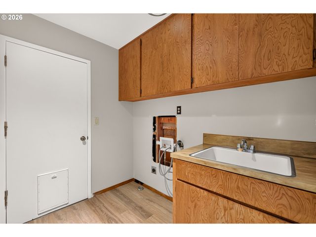 9945 Sw 170TH Ave, Beaverton, OR 97007