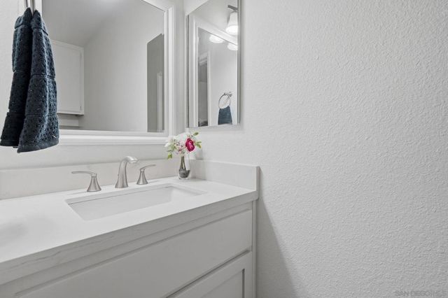5725 Linda Vista Rd 14, San Diego, CA 92110