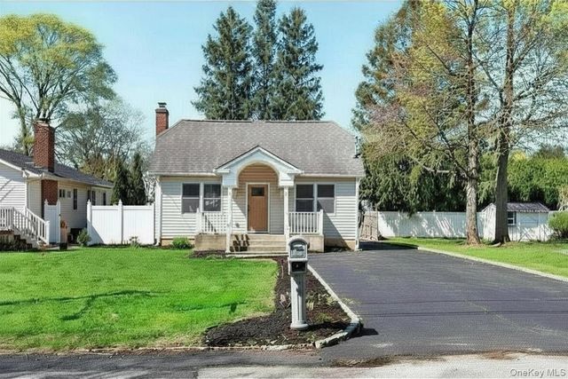 909 2nd Street N, East Northport, NY 11731