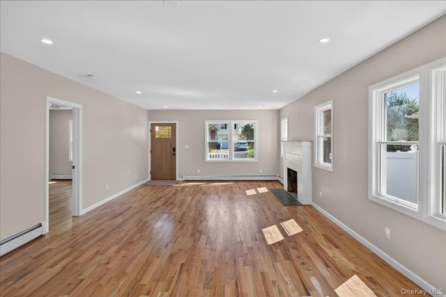 909 2nd Street N, East Northport, NY 11731