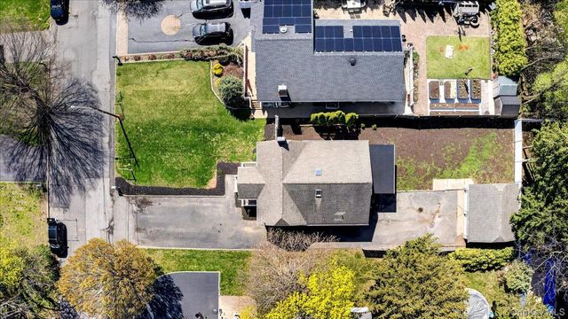 909 2nd Street N, East Northport, NY 11731
