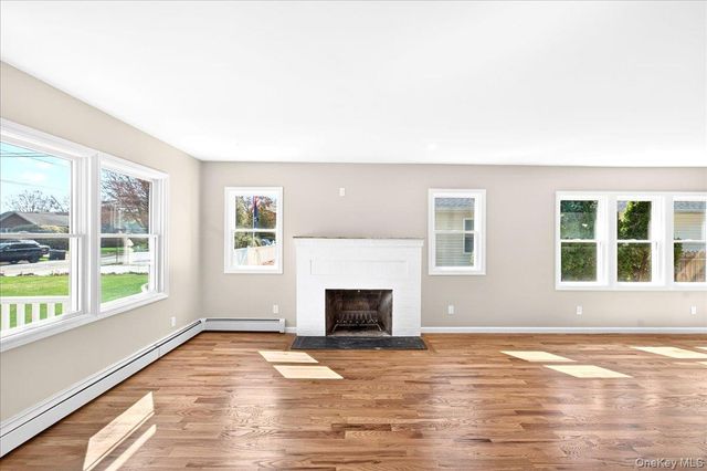 909 2nd Street N, East Northport, NY 11731
