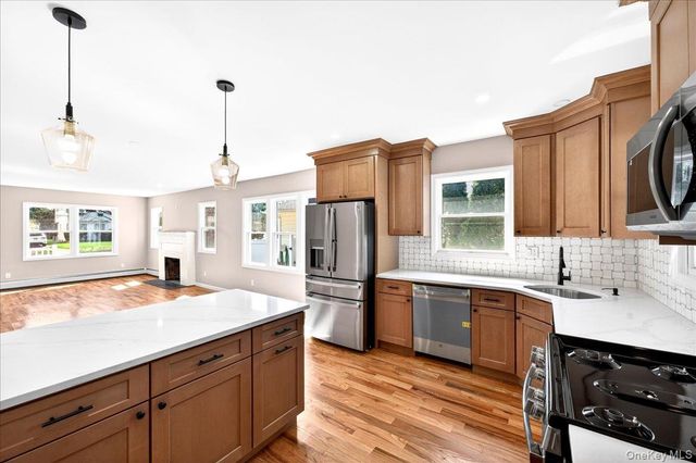 909 2nd Street N, East Northport, NY 11731