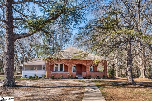 566 S Harper Extension, Laurens, SC 29360