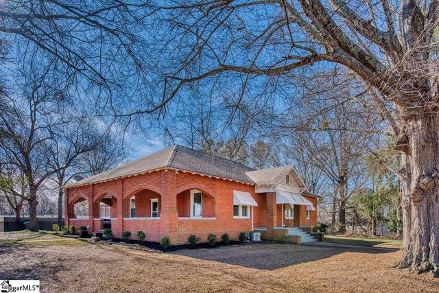 566 S Harper Extension, Laurens, SC 29360