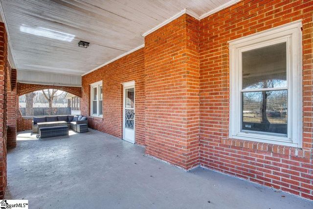 566 S Harper Extension, Laurens, SC 29360