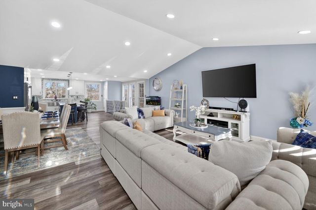 74 YEW RD, Essex, MD 21221