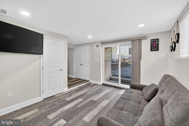 74 YEW RD, Essex, MD 21221