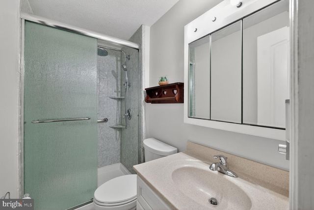 74 YEW RD, Essex, MD 21221