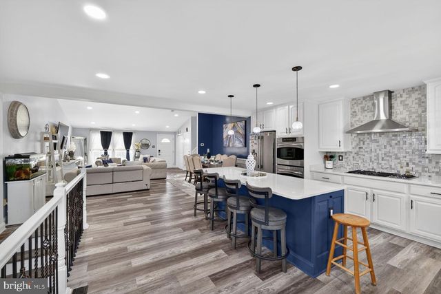 74 YEW RD, Essex, MD 21221