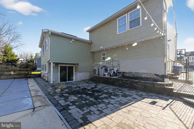 74 YEW RD, Essex, MD 21221