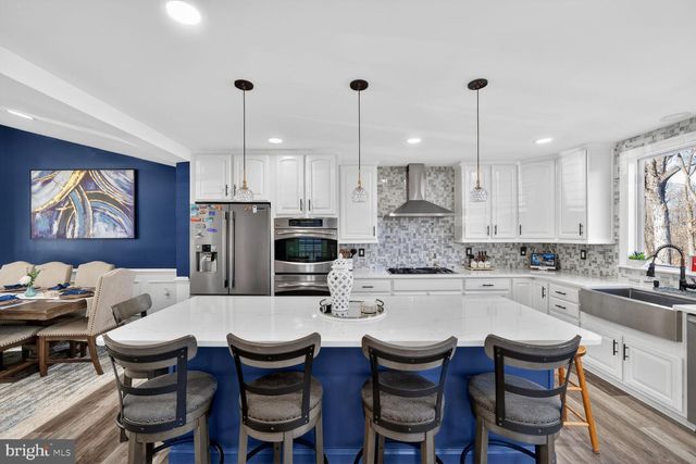 74 YEW RD, Essex, MD 21221