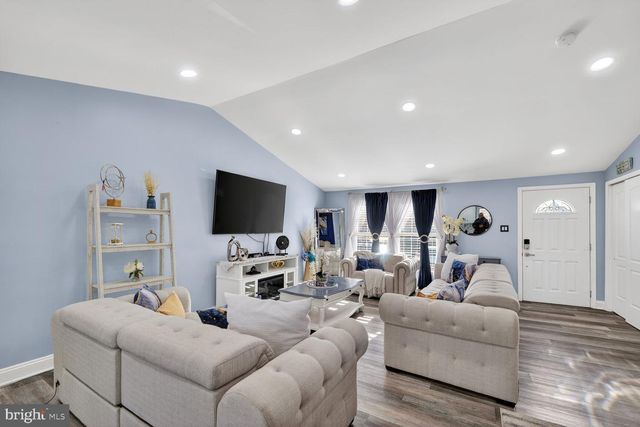 74 YEW RD, Essex, MD 21221