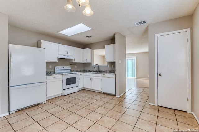 7559 Tantara Ct, San Antonio, TX 78249