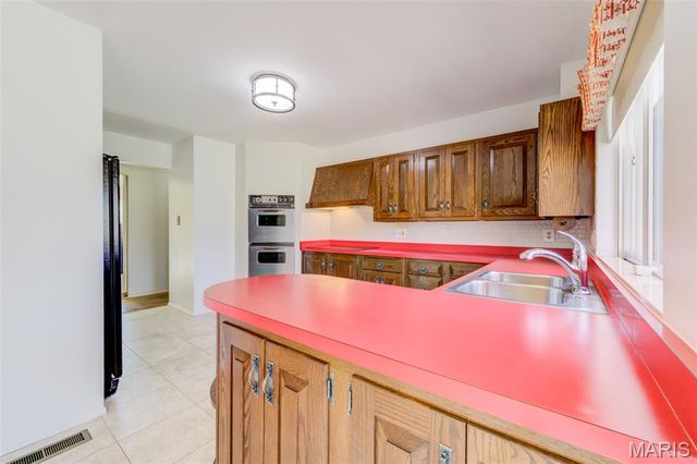 15137 Chamisal Drive, Chesterfield, MO 63017