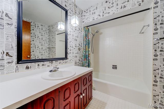 15137 Chamisal Drive, Chesterfield, MO 63017