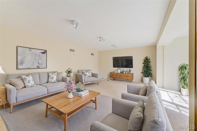 15137 Chamisal Drive, Chesterfield, MO 63017