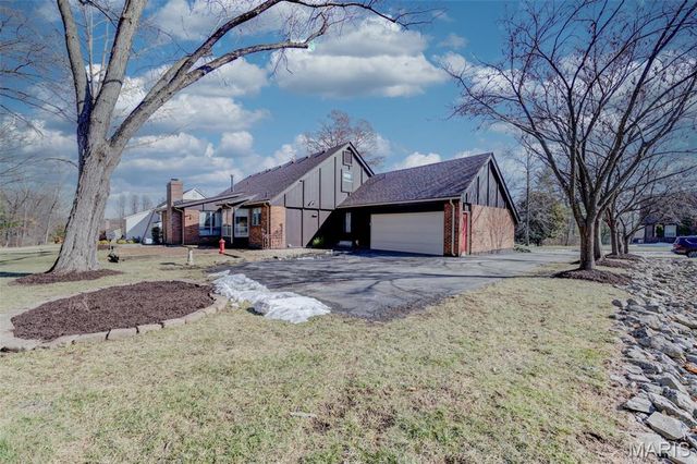 15137 Chamisal Drive, Chesterfield, MO 63017