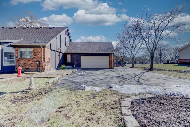15137 Chamisal Drive, Chesterfield, MO 63017