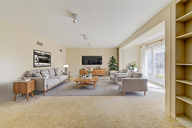 15137 Chamisal Drive, Chesterfield, MO 63017