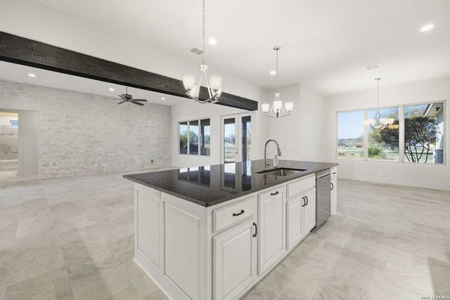 1020 Cielo Dr, Kerrville, TX 78028